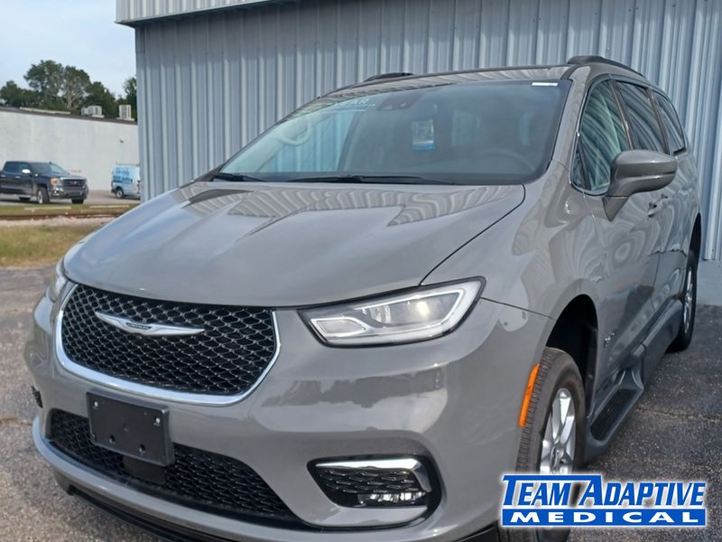 Chrysler Pacifica Image